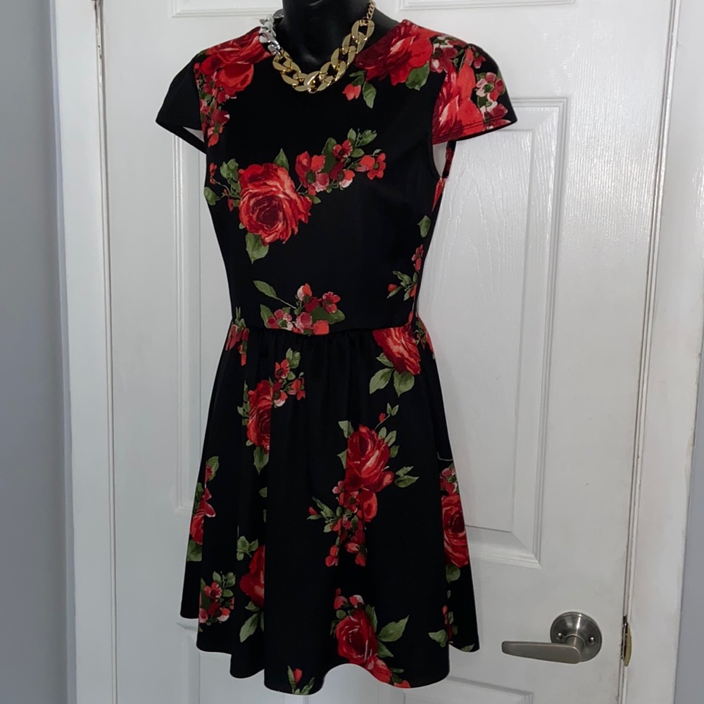 Juniors red & black floral fit and flare dress size 7